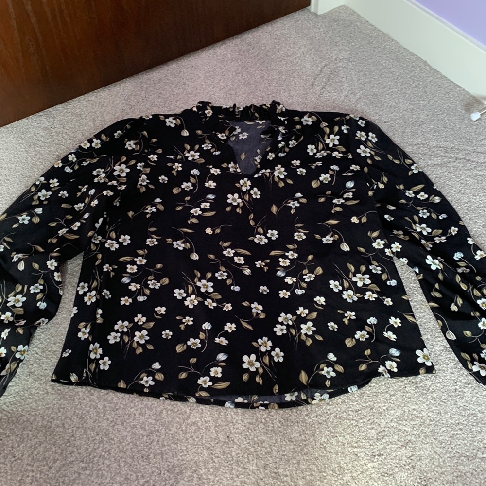 ✨Host Pick✨Shein blouse - Picture 3 of 5